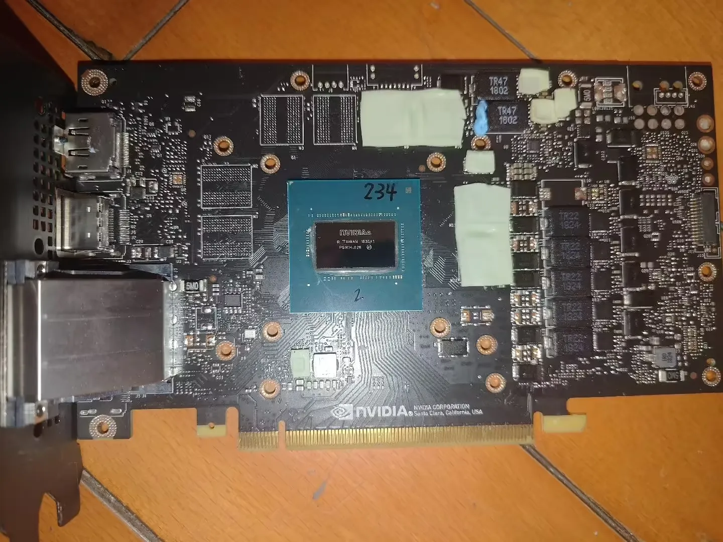 支持 PCIe 4.0,英伟达神秘“图灵”世代核心工程样卡现身插图1 支持 PCIe 4.0,英伟达神秘“图灵”世代核心工程样卡现身插图1